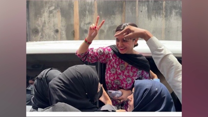 Islamabad- IHC frees Sanam Javed; imposes gag order until Thursday